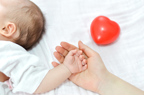 最新の企業ニュース 麻疹 と 生まれ た 幼児 の 懸念 的 な 増加