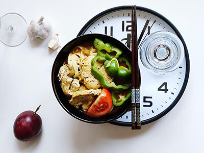 最新の企業ニュース 慢栄養: 食事 の タイミング が あなた の 健康 に どんな 影響 を 及ぼし ます か